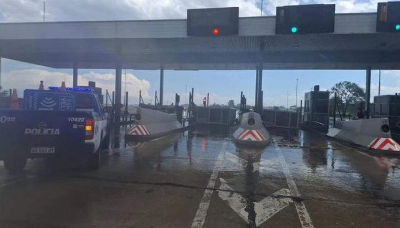 Temporal trágico en Córdoba: Murió un trabajador del peaje al desprenderse una cabina