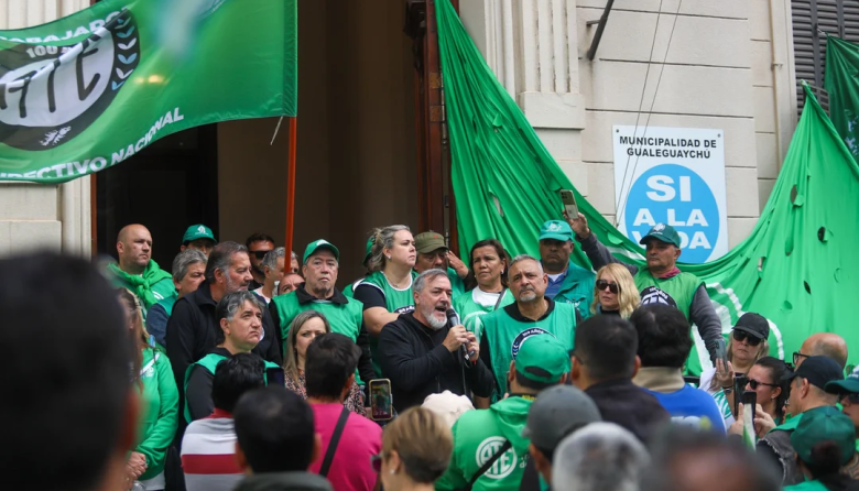 Mientras el Gobierno recorta personal, los funcionarios pueden contratar asesores