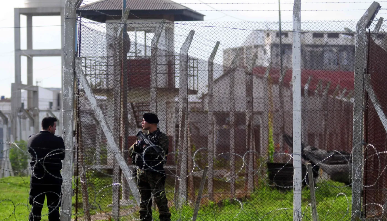 Allanaron la Unidad 26 de Lisandro Olmos por la banda acusada de extorsionar al gendarme que se suicidó