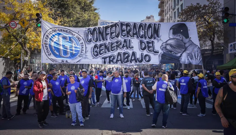 La CGT convocó a un paro general contra el recorte a las licencias y el peronismo vota unificado en contra