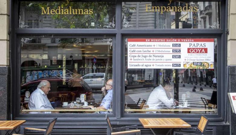 Restaurantes y hoteles, entre los rubros que empujaron la inflación en enero