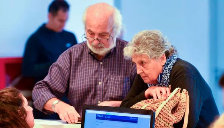 La canasta básica para jubilados llegó a $1.800.000 y cuadruplicó el haber mínimo