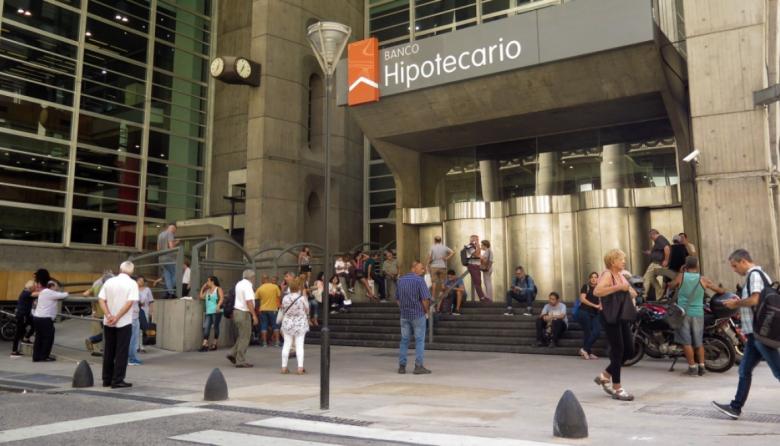 Bancarios acuerdan aumento del 2,9% y el sueldo básico supera los $2.180.000