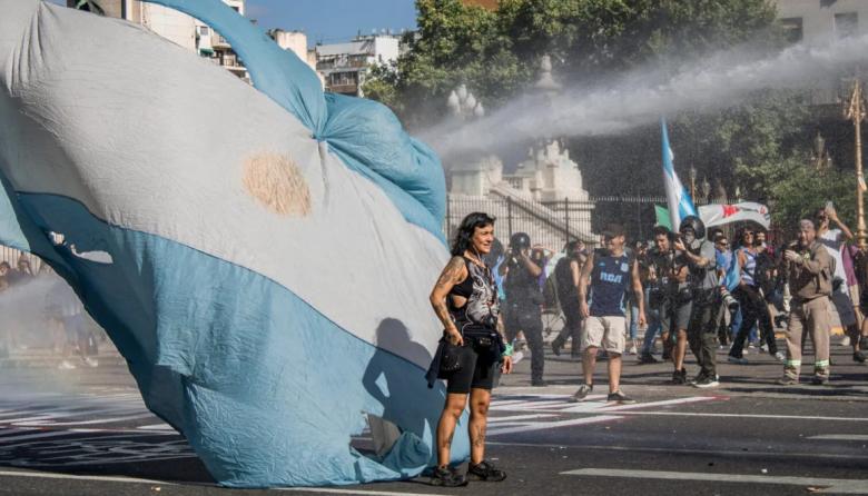 De todo menos libres