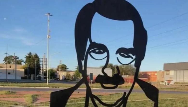 Google Maps confunde monumento a Alfonsín con un homenaje a Saddam Husein