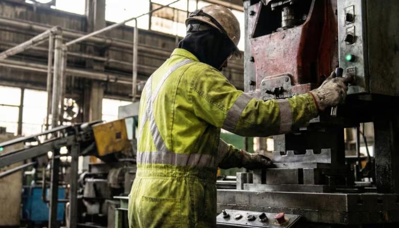 La industria volvió a caer en enero: más de la mitad de las empresas registró bajas en sus ventas