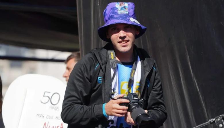 Pablo Grillo volvió a registrar el pulso de la gente: sacó fotos en la marcha por el golpe