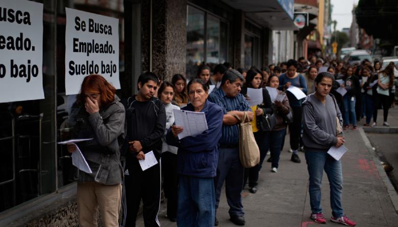 Crisis total: Conseguir empleo, una tarea desoladora