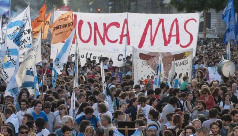 Masiva movilización a Plaza de Mayo a 50 años del Golpe de Estado