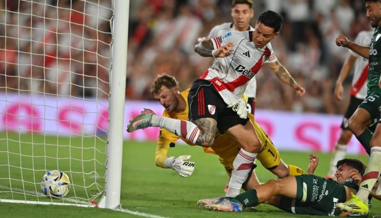 Sarmiento perdió con River en el Monumental