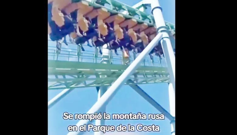 Una montaña rusa del Parque de la Costa se detuvo y causó pánico