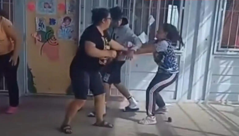 Batalla campal entre madres en una escuela de José C. Paz, hubo docentes golpeados y amenaza de bomba