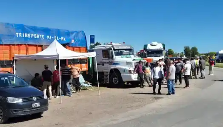 Tras 15 días de protesta, los transportistas de General Villegas volvieron a trabajar