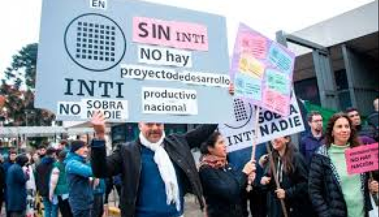 Ingenieros advierten que la desregulación del INTI "debilita la salud pública"
