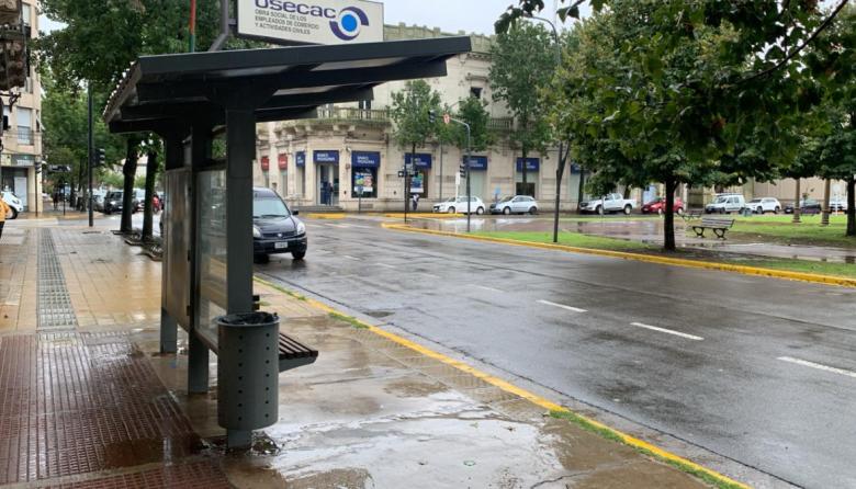 Mañana con lluvia y sin colectivos en Junín
