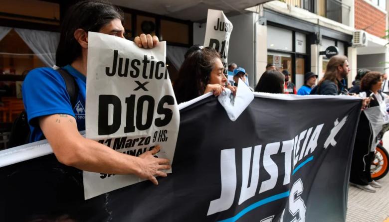 Comienza el segundo juicio por la muerte de Maradona - Semanario de Junín
