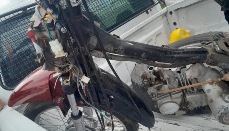 Una mujer sufrió el robo de la moto, recorrió los barrios y encontró la casa del ladrón y un desarmadero