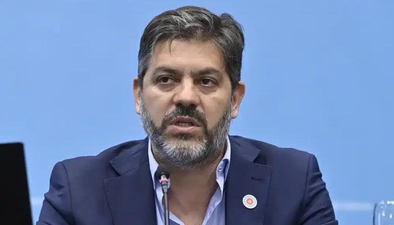 Operaron de urgencia al ministro de Gobierno bonaerense en Barcelona