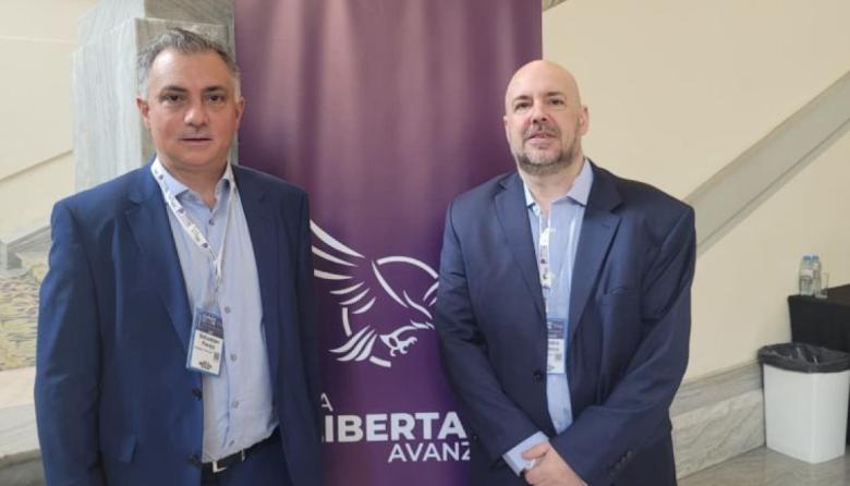 Pareja creó un órgano para coordinar a los concejales libertarios de los 135 municipios bonaerenses