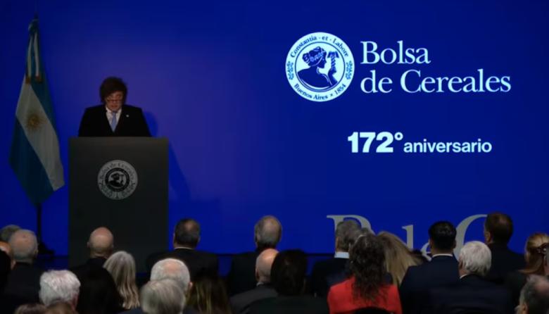 Milei anunció una baja en las retenciones para el trigo, la cebada y la soja