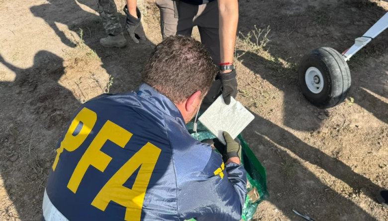 Interceptaron un avion en Santa Fe y secuestraron más de 400 kilos de cocaína