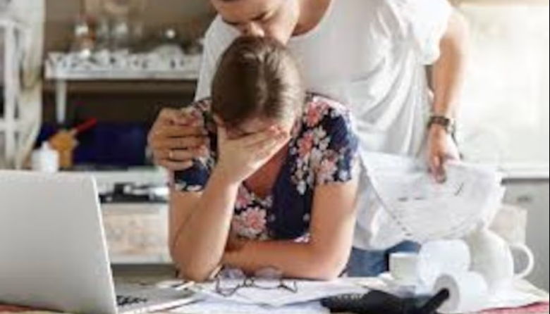 Cada vez más familias se atrasan con créditos y tarjetas