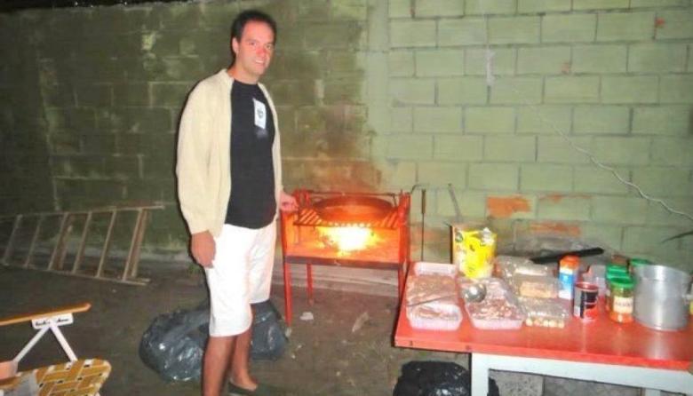 Adorni pasó de una improvisada parrilla, a una a control remoto