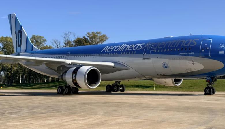 Aerolíneas Argentinas canceló rutas por baja demanda y apuesta al Mundial