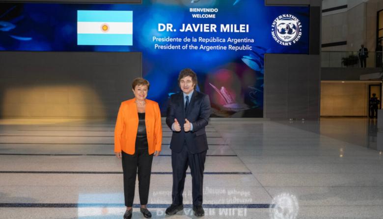 La nueva receta que el FMI le sugirió a Milei: Ganancias, IVA y Monotributo en la mira