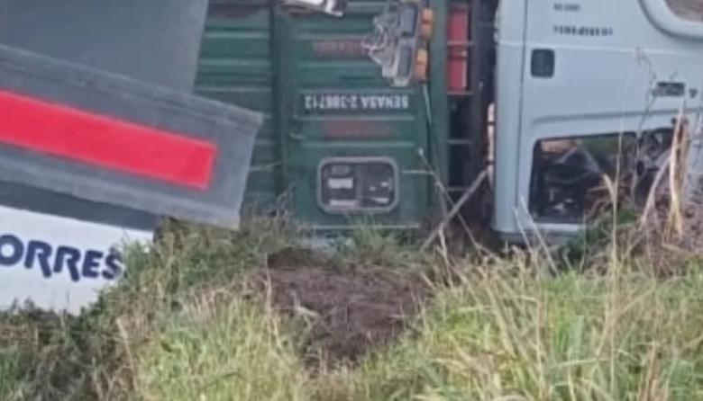 Tres camiones involucrados en un tremendo siniestro vial en el puente la Salada