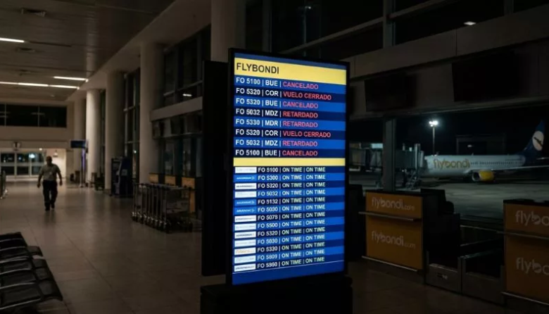 Más en tierra que en el aire: Flybondi está dejando de volar