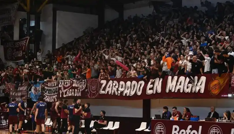 Lanús quedó a un triunfo de volver a la elite, pero hubo incidentes en las tribunas