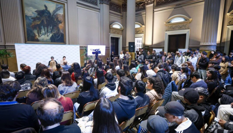 Se presentó la “Ley Ema” para prevenir la violencia digital en las escuelas bonaerenses