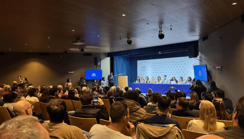 Intendentes y legisladores fueron al Congreso para presionar y frenar el proyecto