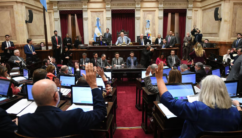 Senado: se pospuso una semana la sesión por Manuel Adorni y quedó cerca de ser interpelado