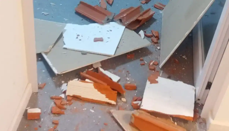 Se desplomó parte del techo de una oficina municipal y un funcionario resultó lesionado