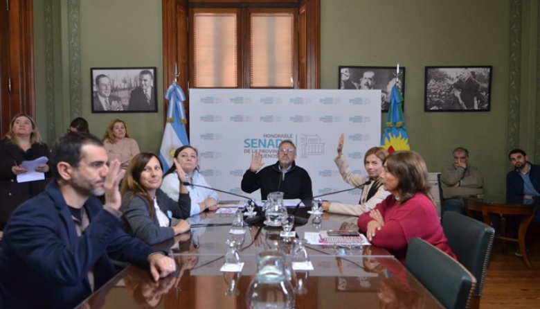 Está de licencia en el municipio y en el Senado, pero asumió en una comisión