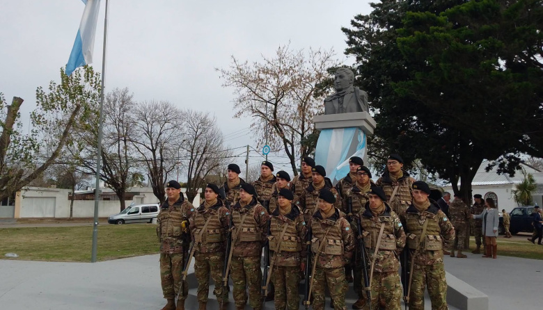 Orgullo patrio en Junín: soldados y escuelas se unieron en un emotivo homenaje a la bandera