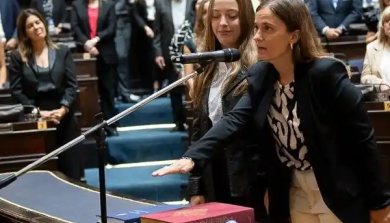 Landívar ocupará su banca de diputada y seguirá como jefa de gabinete de Olavarría