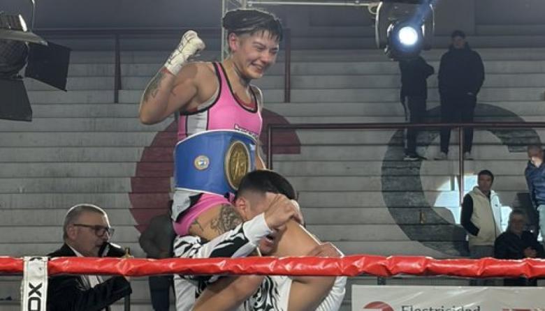 Histórico: Anahí 'La indiecita' López se coronó tricampeona argentina supermosca