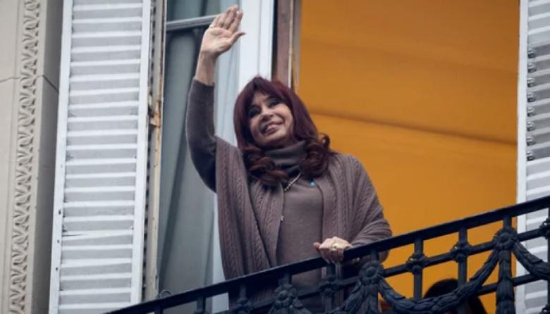 Se cumple un año del fallo judicial que condenó a CFK a 6 años de prisión e inhabilitación