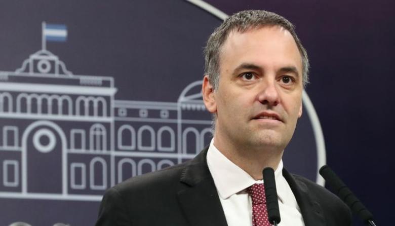 El cuento del pendrive convirtió a Adorni en el político más mencionado de las redes