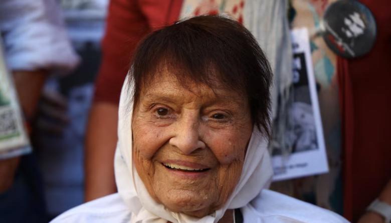 Murió Taty Almeida, presidenta de Madres de Plaza de Mayo e histórica referente de la lucha por los derechos humanos