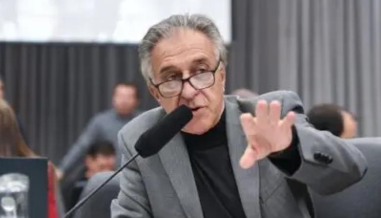 Pitrola: “El pago a los Fondos Buitres y el Súper-RIGI son dos entregadas marca cañón"