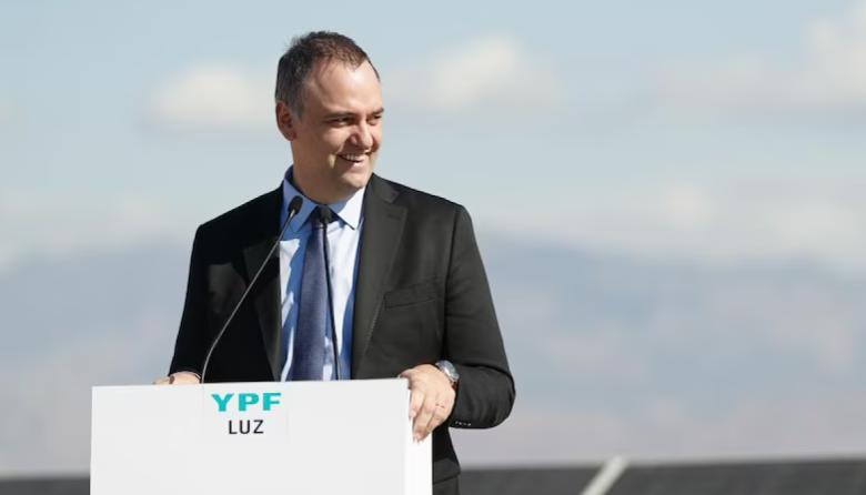 Tras su salida del Gabinete Nacional,  Adorni presentó su renuncia al directorio de YPF