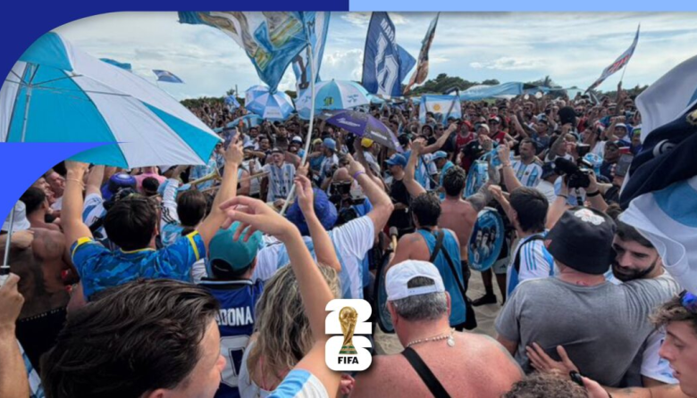 Espectacular banderazo argentino en Miami: furgoneta, asado y el himno con Ciro