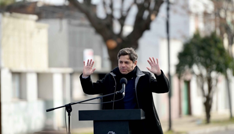 Con la interna al rojo vivo en su territorio, Kicillof se lanza hacia el interior