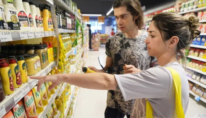 El consumo acentuó su caída en mayo y los supermercados son los más afectados