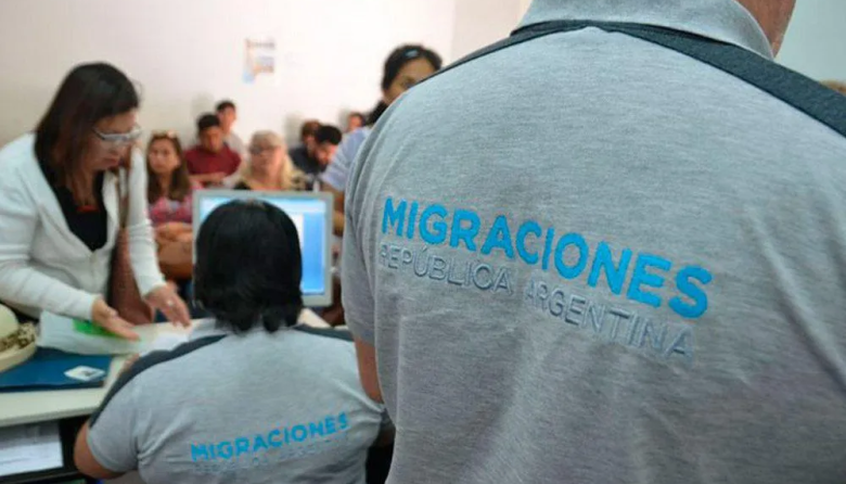 El Gobierno endurece la ley migratoria y podrá expulsar extranjeros por mensajes de odio contra argentinos