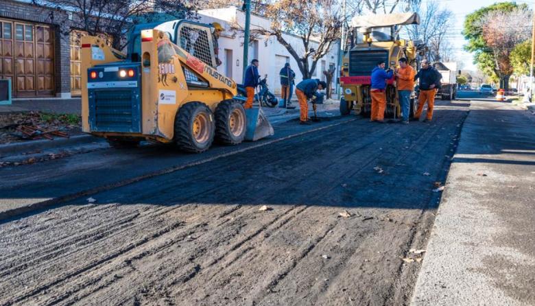 Tras reclamos y deterioro, el Municipio realiza remiendos desparejos en calles de Junín